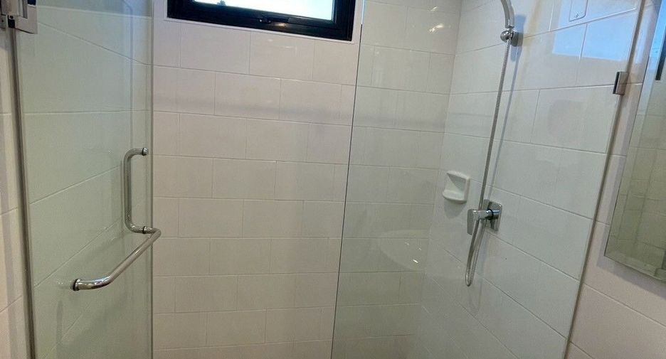 出租 3 卧室 联排别墅 在 Yan Nawa, 曼谷