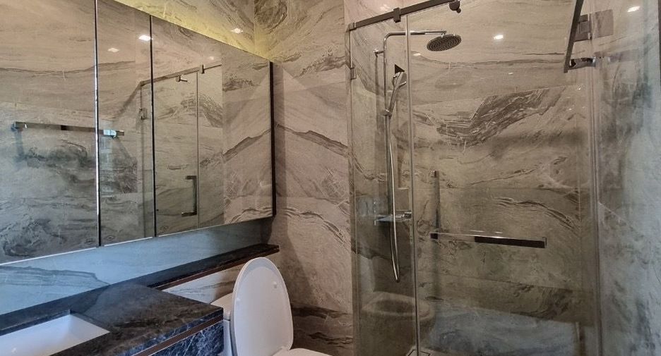 For rent 2 bedrooms condo in Khlong Toei, Bangkok