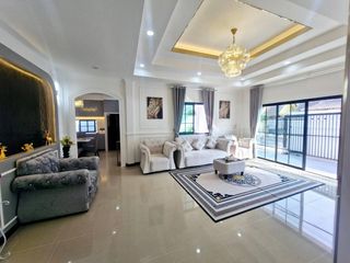 Casa en alquiler de 3 habitaciones en Bang Lamung, Chonburi