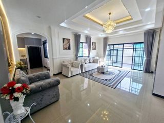 Casa en alquiler de 3 habitaciones en Bang Lamung, Chonburi