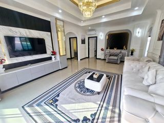 Casa en alquiler de 3 habitaciones en Bang Lamung, Chonburi