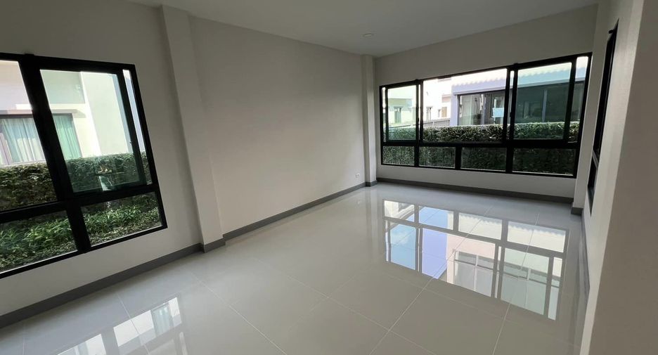 For rent 4 bedrooms house in Khlong Sam Wa, Bangkok
