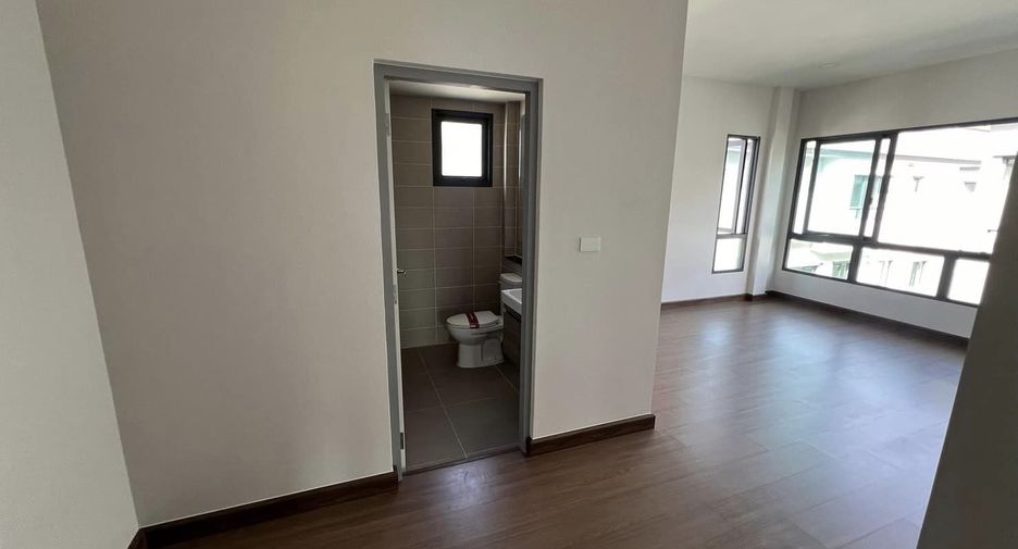 For rent 4 bedrooms house in Khlong Sam Wa, Bangkok