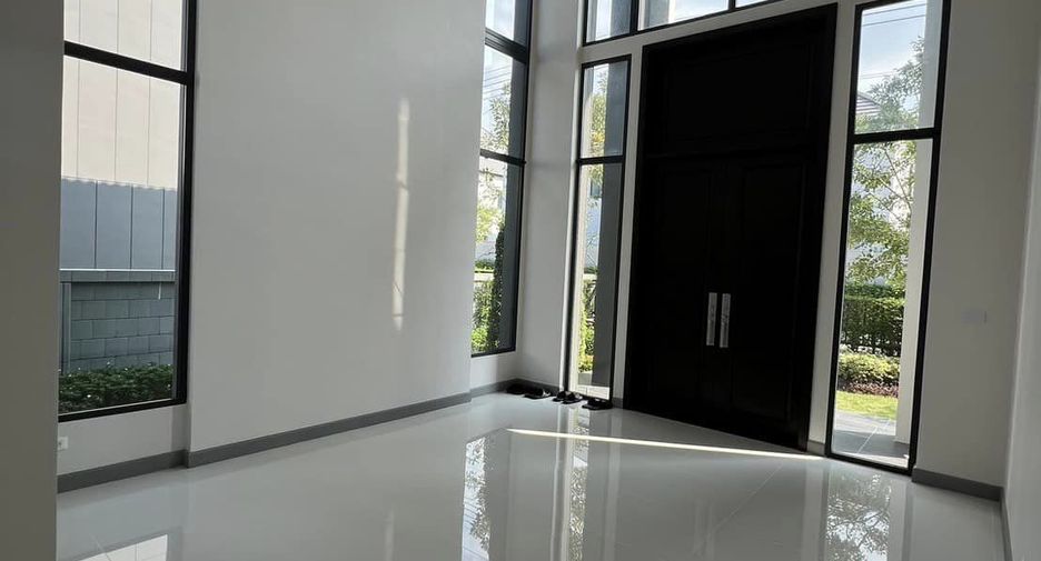 For rent 4 bedrooms house in Khlong Sam Wa, Bangkok