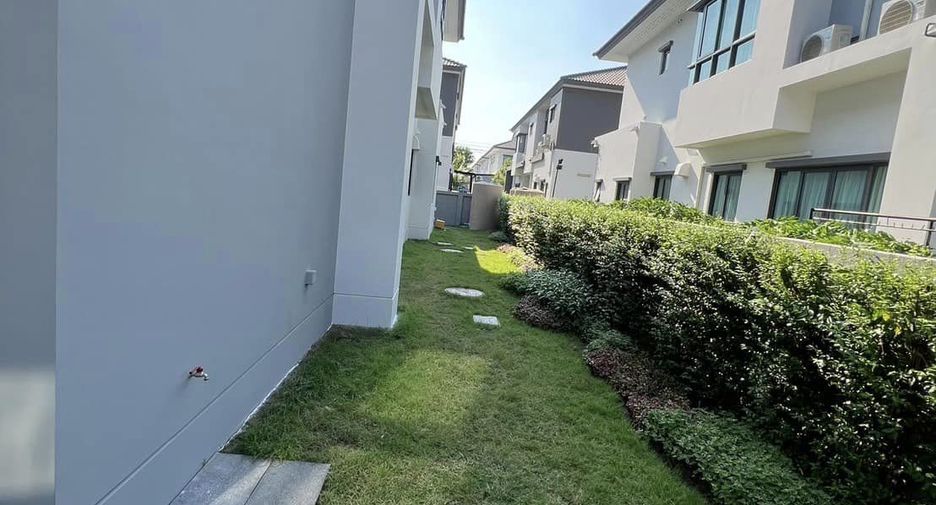 For rent 4 bedrooms house in Khlong Sam Wa, Bangkok