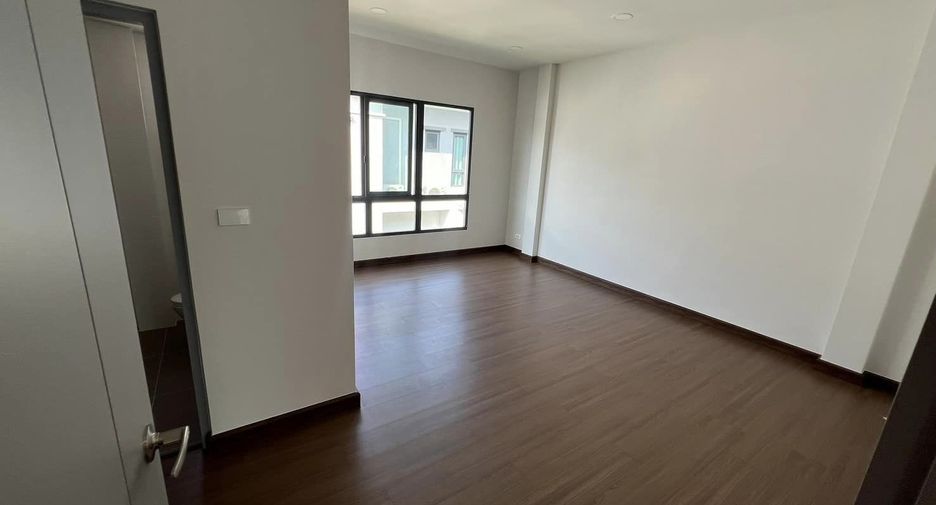 For rent 4 bedrooms house in Khlong Sam Wa, Bangkok
