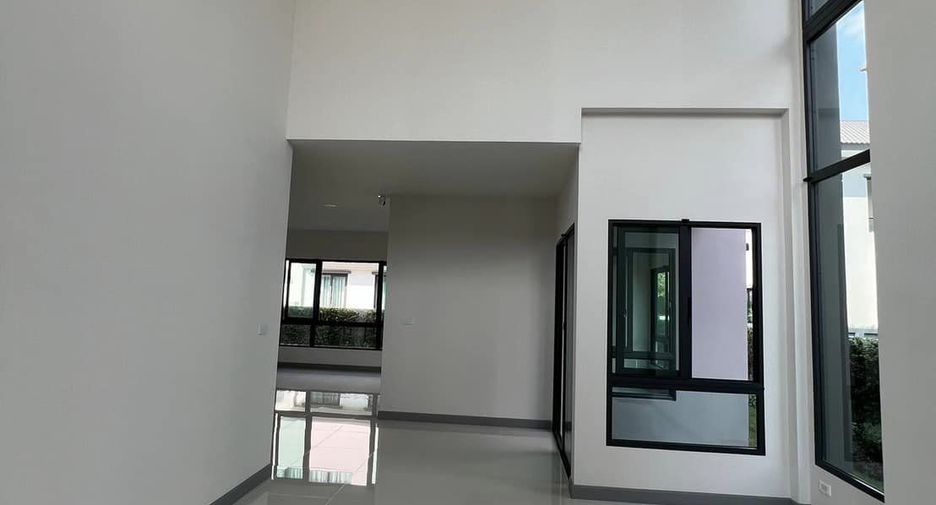 For rent 4 bedrooms house in Khlong Sam Wa, Bangkok