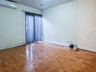 For sale 4 bedrooms townhouse in Don Mueang, Bangkok