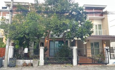 For sale 4 bedrooms townhouse in Don Mueang, Bangkok