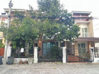 For sale 4 bedrooms townhouse in Don Mueang, Bangkok