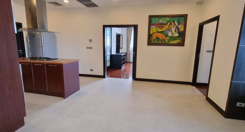 For rent 2 bedrooms apartment in Watthana, Bangkok