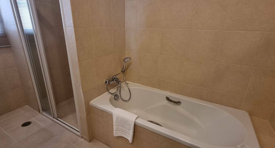 For rent 2 bedrooms apartment in Watthana, Bangkok