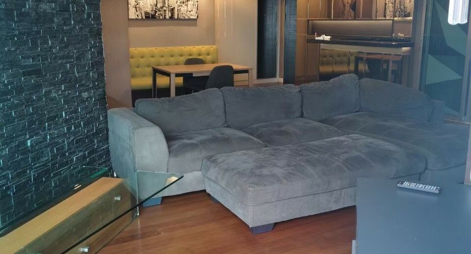 For rent 3 bedrooms condo in Huai Khwang, Bangkok