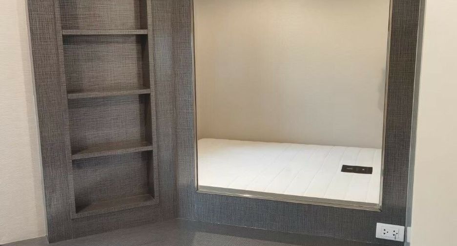 For rent 3 bedrooms condo in Huai Khwang, Bangkok