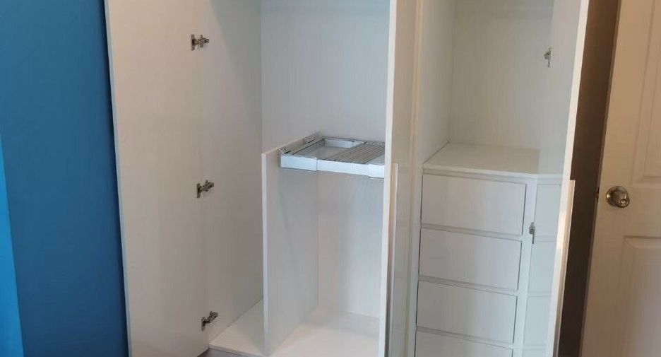 For rent 3 bedrooms condo in Huai Khwang, Bangkok