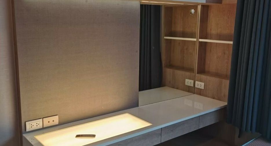 For rent 3 bedrooms condo in Huai Khwang, Bangkok