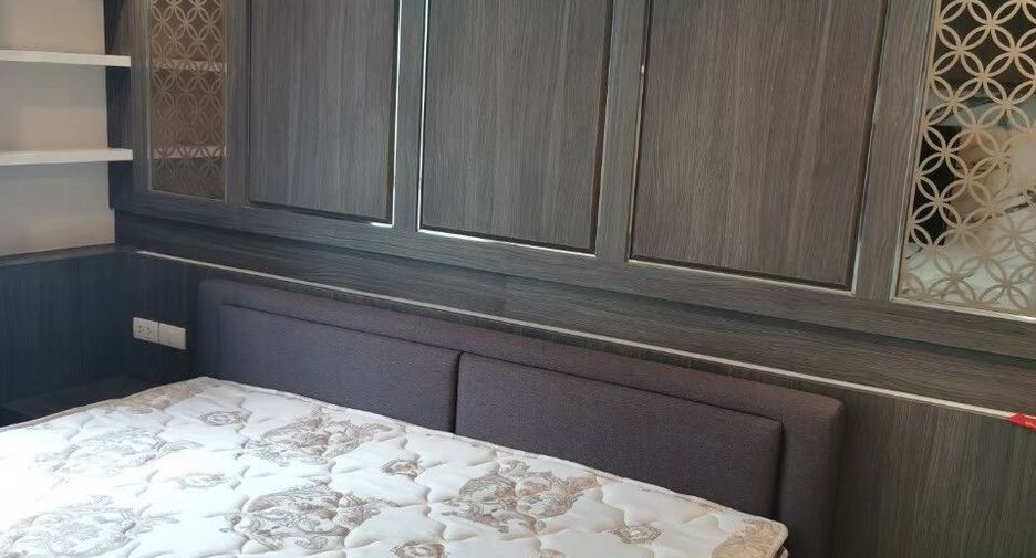For rent 3 bedrooms condo in Huai Khwang, Bangkok