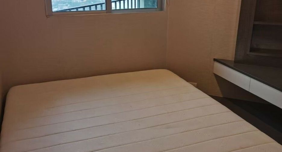 For rent 3 bedrooms condo in Huai Khwang, Bangkok