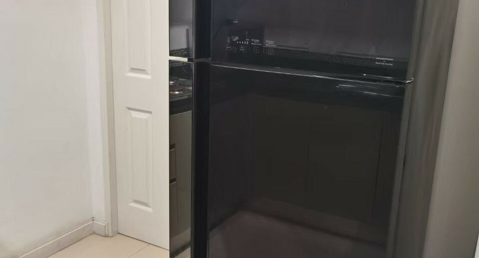For rent 3 bedrooms condo in Huai Khwang, Bangkok