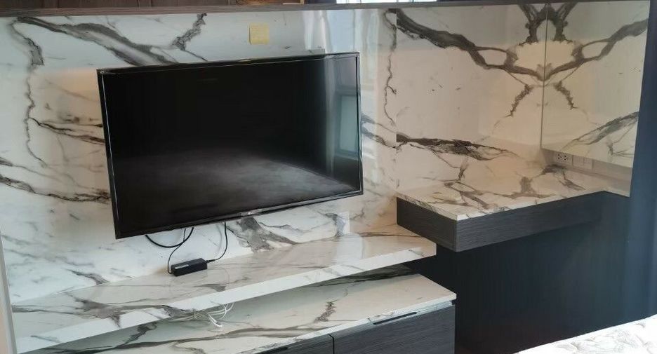 For rent 3 bedrooms condo in Huai Khwang, Bangkok