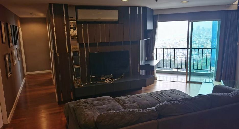 For rent 3 bedrooms condo in Huai Khwang, Bangkok
