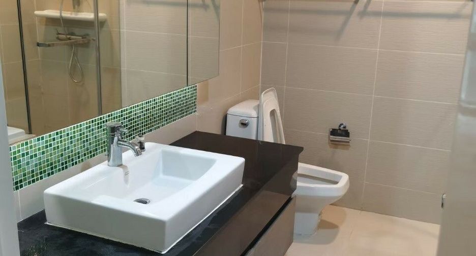 For rent 3 bedrooms condo in Huai Khwang, Bangkok