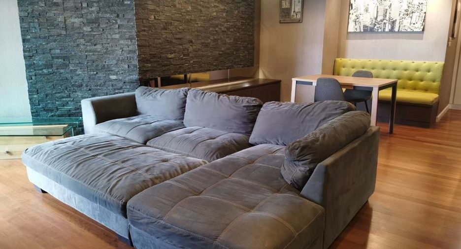 For rent 3 bedrooms condo in Huai Khwang, Bangkok