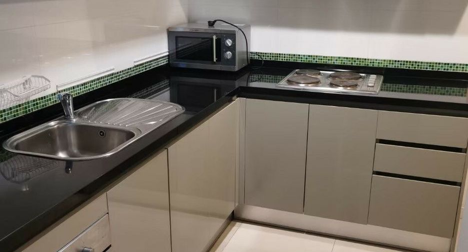 For rent 3 bedrooms condo in Huai Khwang, Bangkok