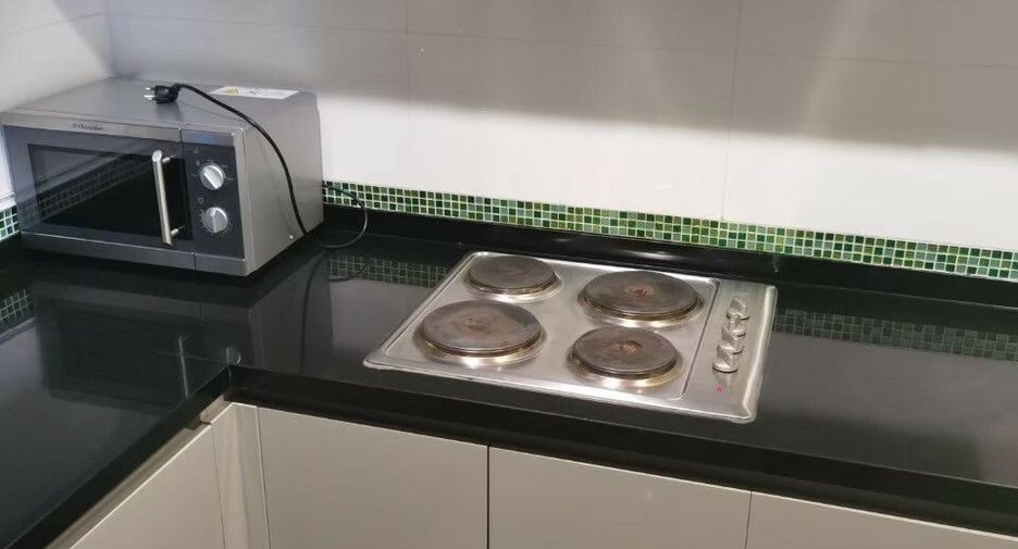 For rent 3 bedrooms condo in Huai Khwang, Bangkok