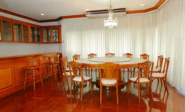 Condo en alquiler de 2 habitaciones en Khlong Toei, Bangkok