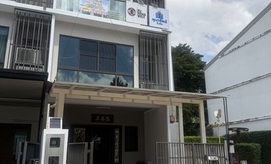 For rent 3 bedrooms townhouse in Lat Phrao, Bangkok