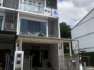 Reihenhaus zur Miete mit 3 Zimmer in Lat Phrao, Bangkok