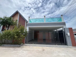 Villa en alquiler de 3 habitaciones en Bang Lamung, Chonburi