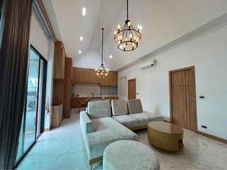 Villa en alquiler de 3 habitaciones en Bang Lamung, Chonburi