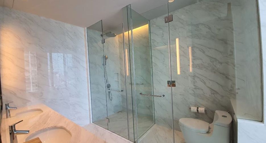 For rent 3 bedrooms apartment in Pathum Wan, Bangkok