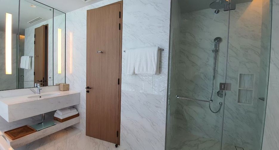 For rent 3 bedrooms apartment in Pathum Wan, Bangkok