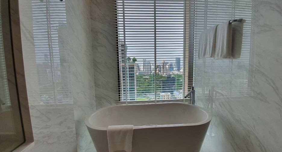 For rent 3 bedrooms apartment in Pathum Wan, Bangkok