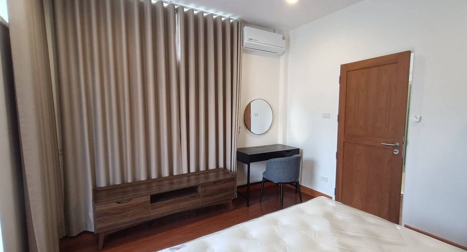 Casa en alquiler de 3 habitaciones en Phra Khanong, Bangkok