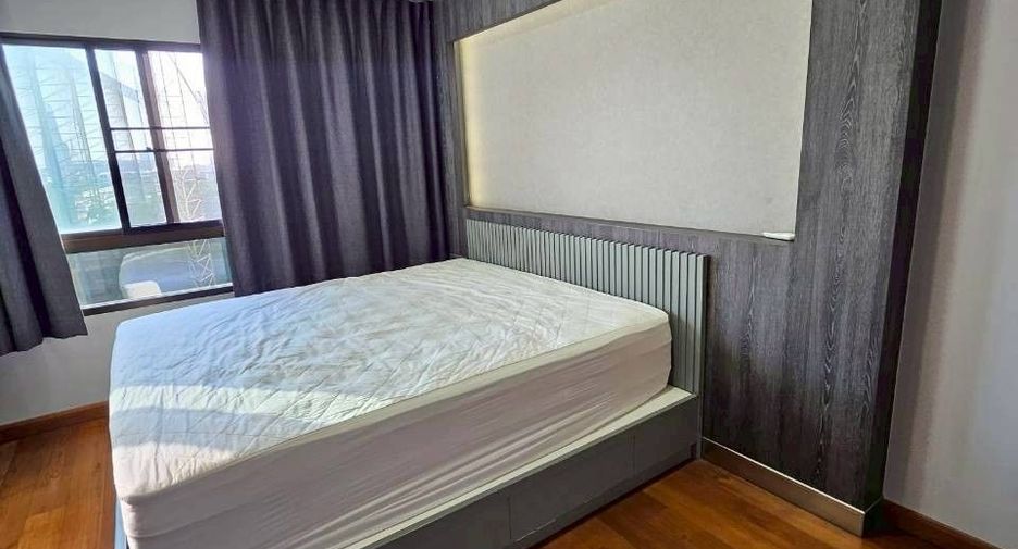 Condo en venta de 3 habitaciones en Yan Nawa, Bangkok
