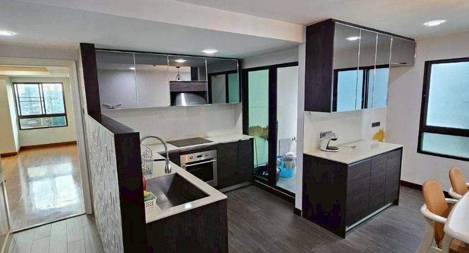 For sale 3 bedrooms condo in Yan Nawa, Bangkok