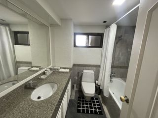 Condo en alquiler de 2 habitaciones en Khlong Toei, Bangkok