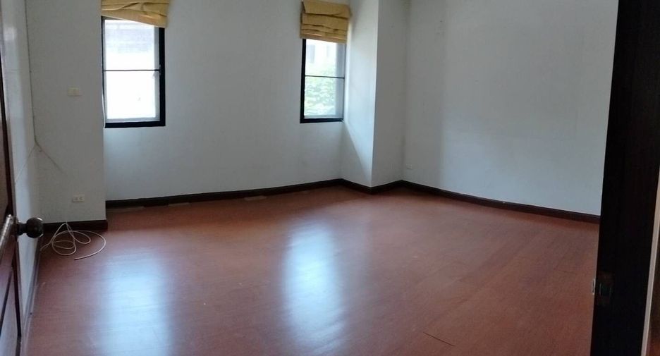 À vendre et à louer 4 chambres maison à Thawi Watthana, Bangkok