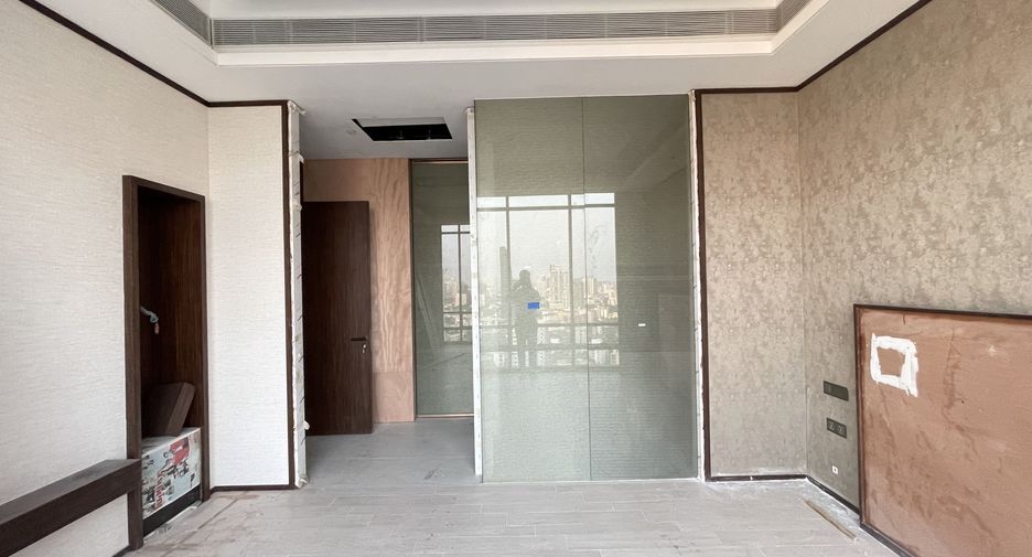 For rent 2 bedrooms condo in Khlong Toei, Bangkok