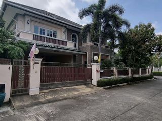 Haus zum Kauf mit 4 Zimmer in Bang Khae, Bangkok