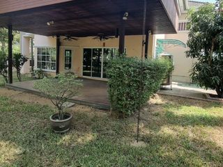 Haus zum Kauf mit 4 Zimmer in Bang Khae, Bangkok