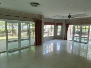 Haus zum Kauf mit 4 Zimmer in Bang Khae, Bangkok