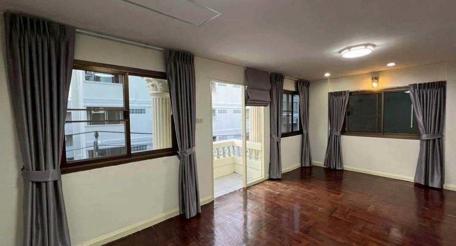 For rent 3 bedrooms townhouse in Phaya Thai, Bangkok