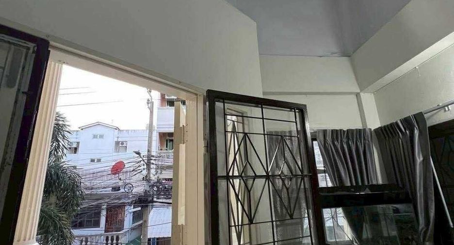 For rent 3 bedrooms townhouse in Phaya Thai, Bangkok