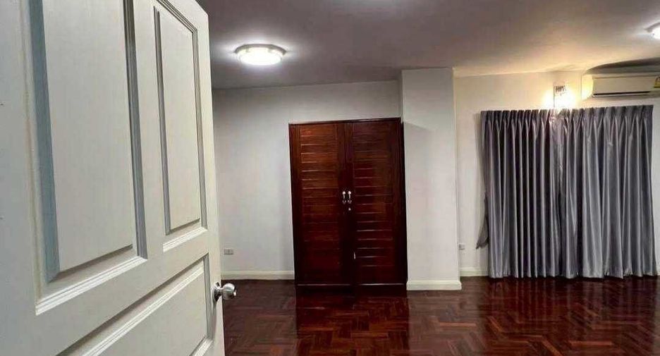 For rent 3 bedrooms townhouse in Phaya Thai, Bangkok