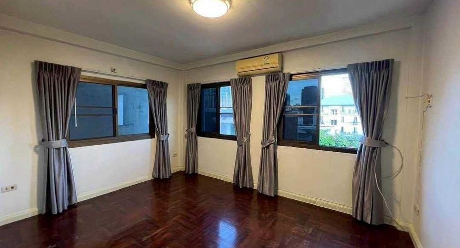 For rent 3 bedrooms townhouse in Phaya Thai, Bangkok